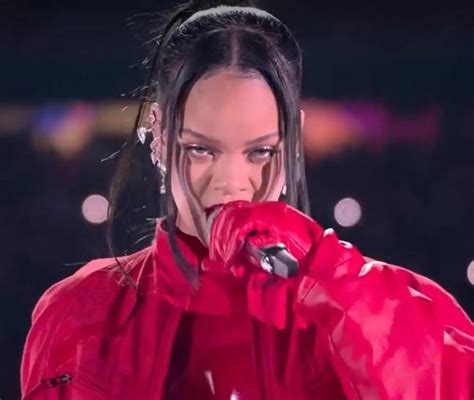 Rihanna (+) null .